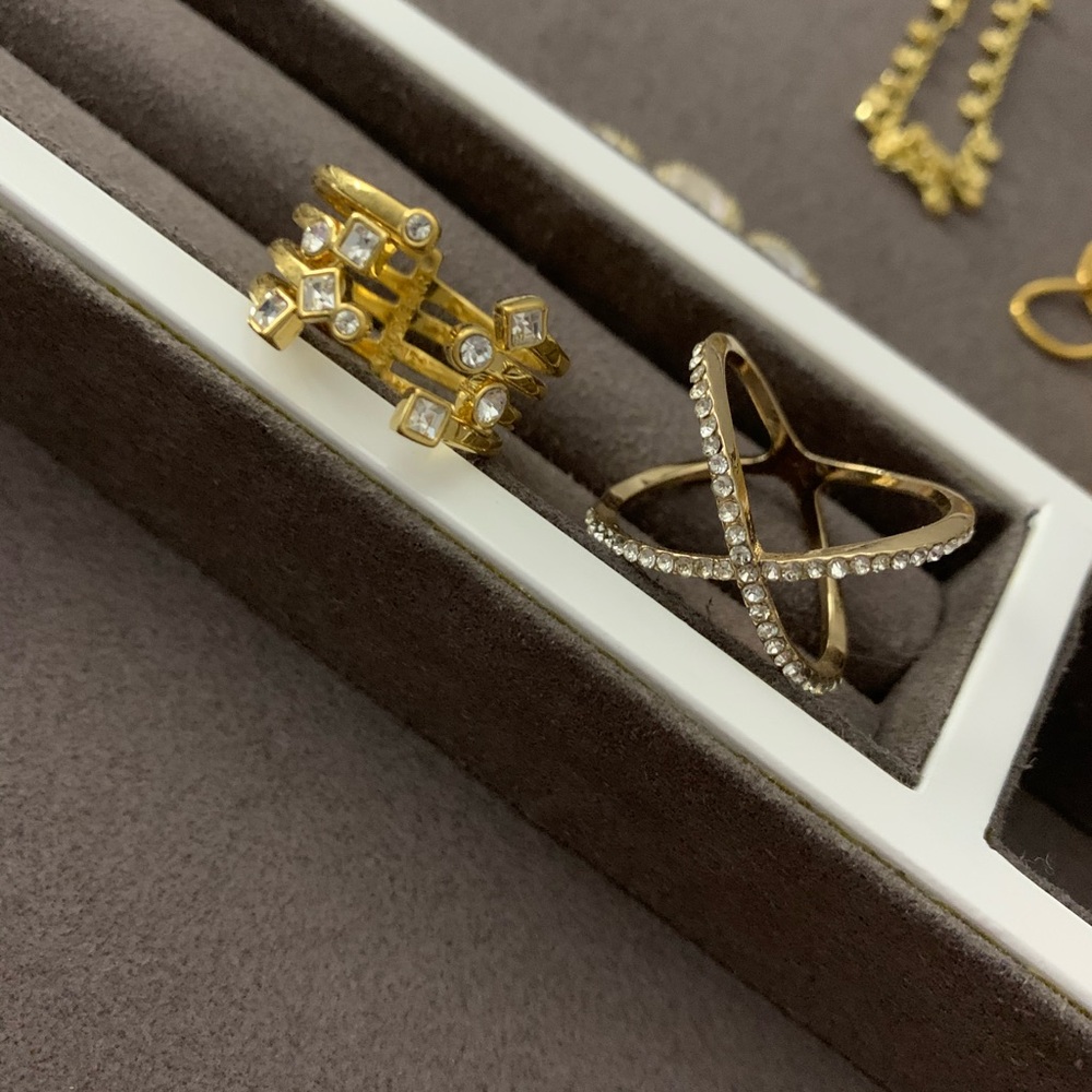 Gold X ring - Picture 3 of 3